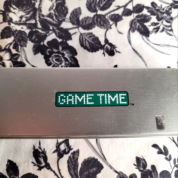 Women's gentle used Oilers pink watch - Picture 1 of 5